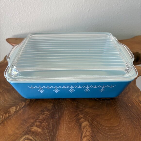 RARE VTG Pyrex Snowflake Blue Snowflake Garland Refrigerator Dish 1 1/2 QT MCM - Picture 4 of 11